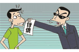 恶霸上门放蛇讨债：揭秘暴力讨债背后的黑暗